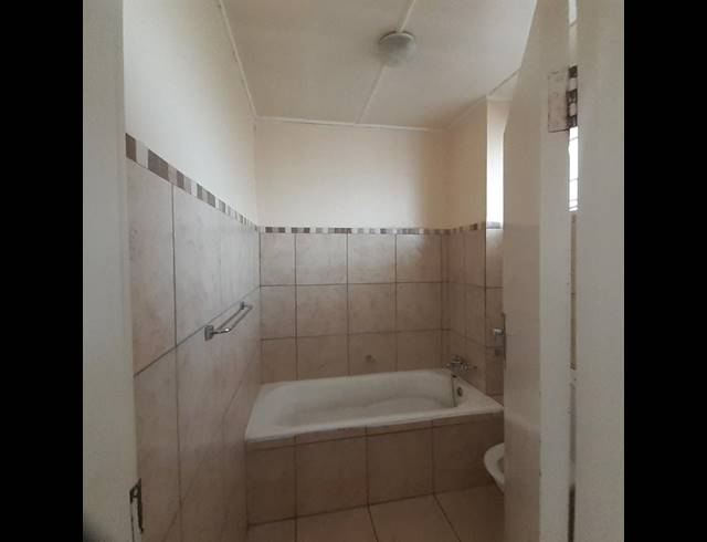 2 BEDROOM APARTMENT FOR SALE IN SASOLBURG EXT 2